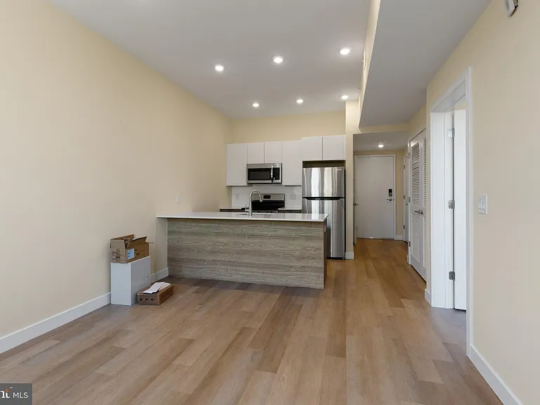 1701 S 4th St #203 — Photo 8