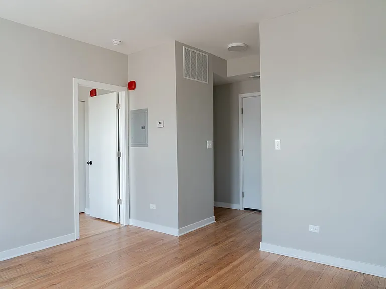 3051 W Leland Ave — Photo 18