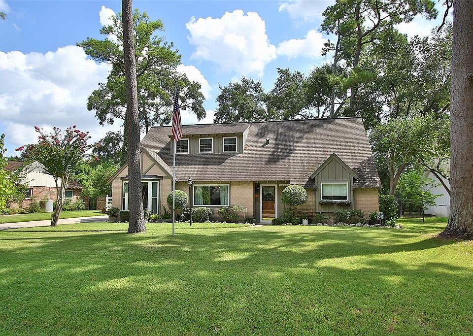 13510 Boca Raton Dr. - Beautifully maintained home inside & out! Same owners since 1970. Sprinklers will keep yard looking nice year round.