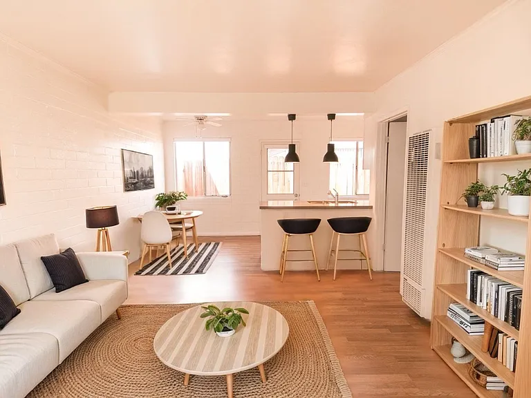 Charming 1br/1ba with Mid Century Touches in Ocean Beach/Point Loma — Photo 2