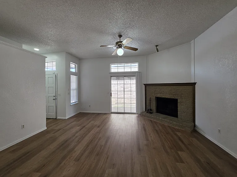1306 SW 96th St — Photo 3