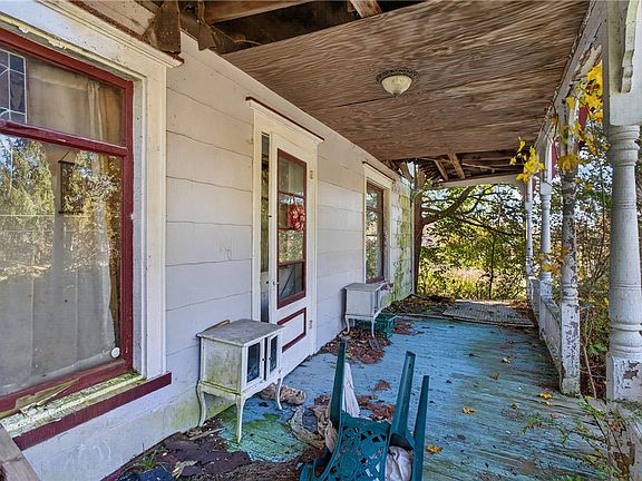 4th image of 418 Lake Rd