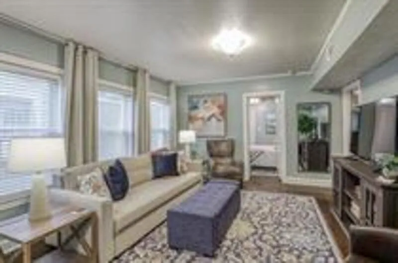 2 bed, 1.0 bath, 1050 sqft, $1,195 — Photo 4