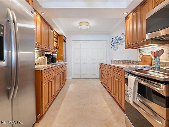 5th image of 328 Village Dr Unit B