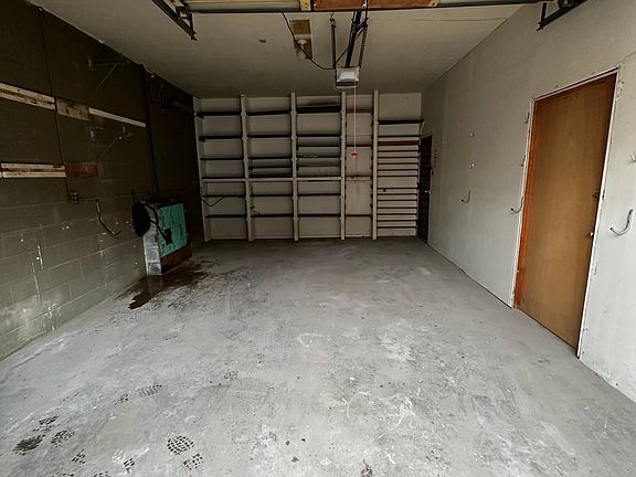 3rd image of 901 Cantrell St
