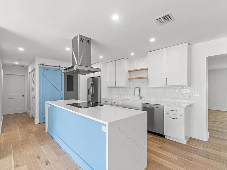 1188 W Camino — Photo 2