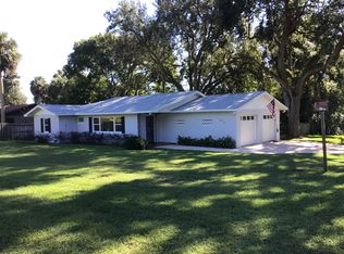 810 W 11th Ave, Mount Dora, FL 32757