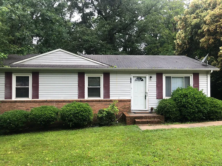 105 Julia St — Photo 1