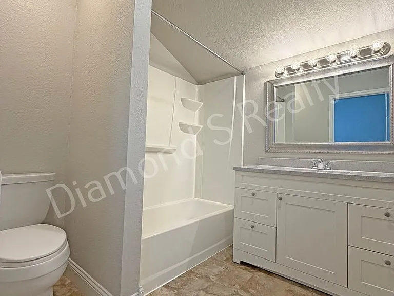 916 N Pickwick Ave — Photo 20