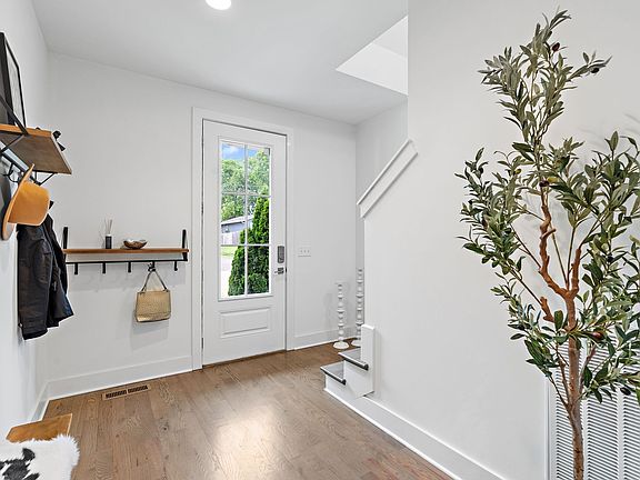 4th image of 1616A Porter Ave