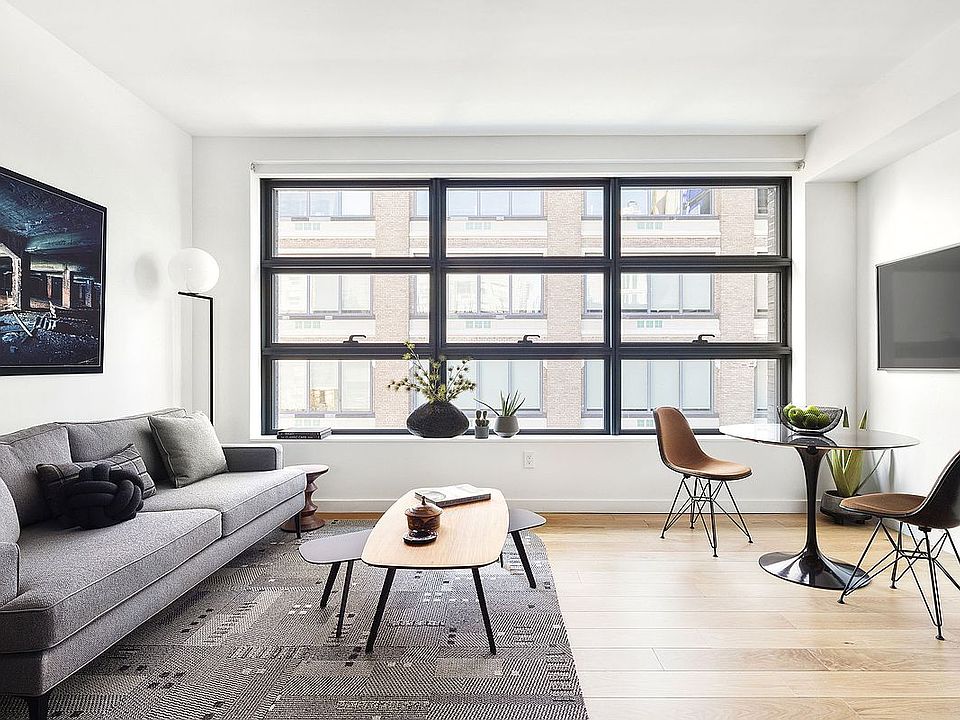 1st image of 547 W 47th St Room 712