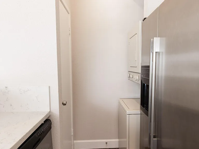 401 Lakeside Ln #111 — Photo 14