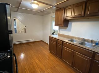 118 7th St, Rawlins, WY 82301