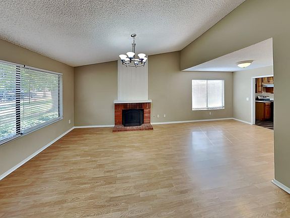 2nd image of 452 Las Brisas Dr