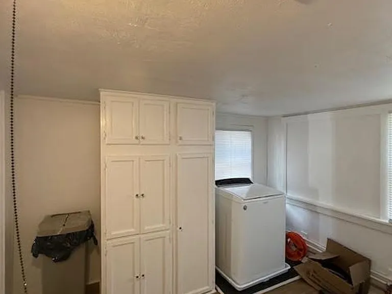 1009 S 6th St — Photo 17