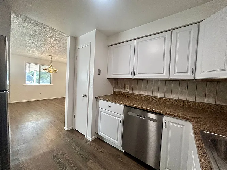 1732 Cambridge Dr — Photo 18