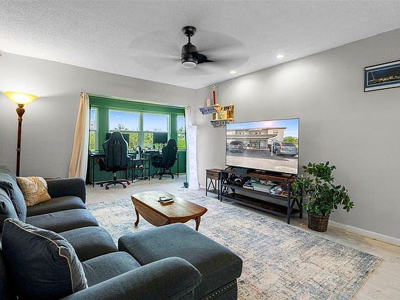4th image of 4849 ONYX LANE #204