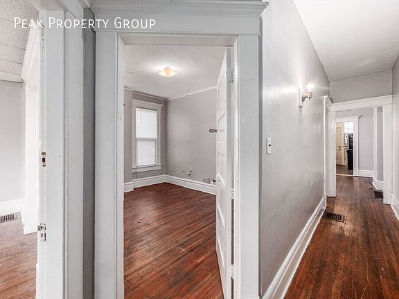 5th image of 127 E 12th Ave