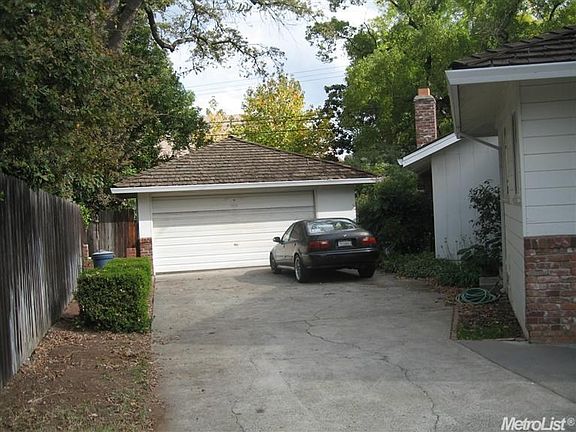 3rd image of 3325 White Oak Ct