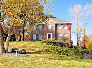 671 Huntington Ct S, Maplewood, MN 55119