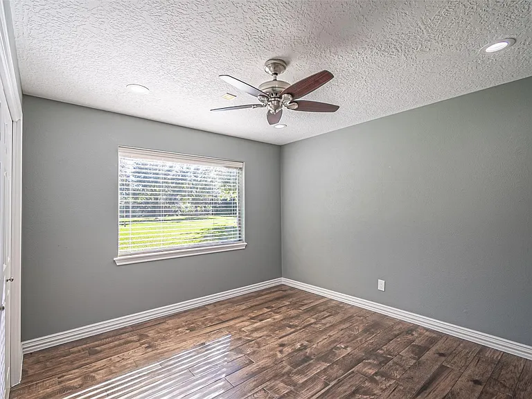 17615 Swansbury Dr — Photo 43