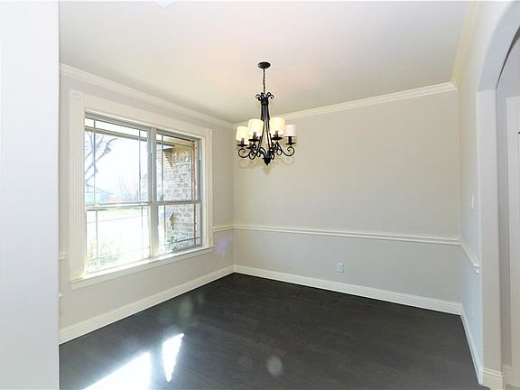 4th image of 3805 Eugene Ct N