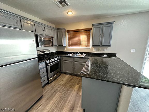 3rd image of 4998 Tioga Pass Ave