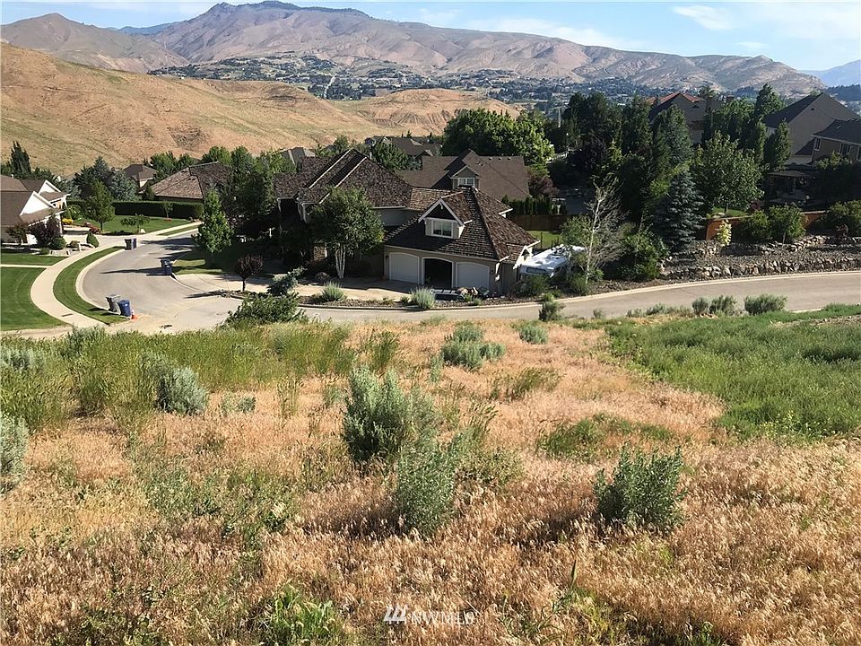 2nd image of 2051 Broadcrest Court
