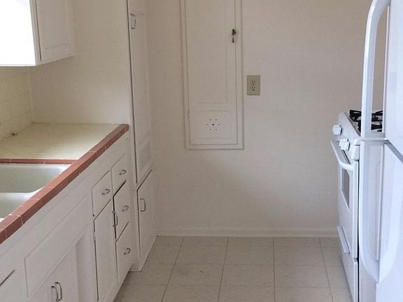 3rd image of 1417 Ocean Park Blvd APT D