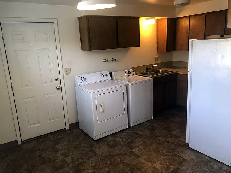 1308 W Howe St — Photo 8