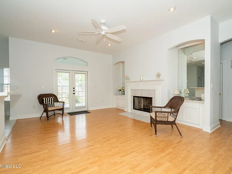 24 Pelican Cove Ln — Photo 9