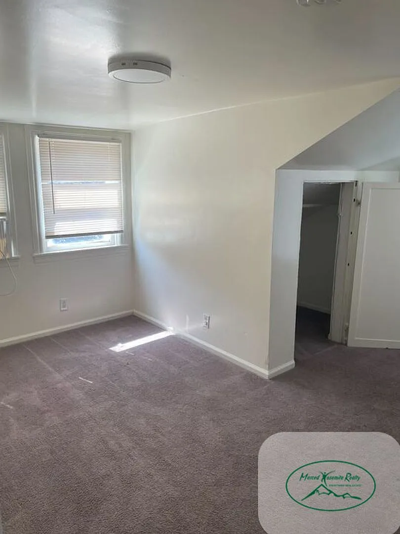 231 W 20th St #359 photo 1