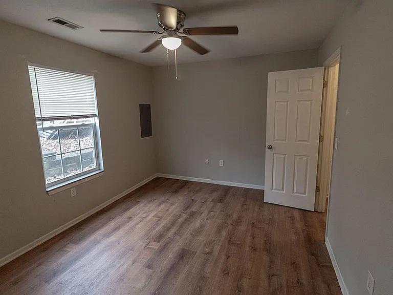 1323-1325 Godas Dr — Photo 36