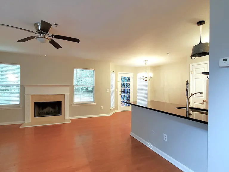 300 Cottonwood Creek Cir — Photo 9