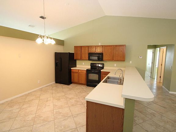4th image of 1396 Hill Ave