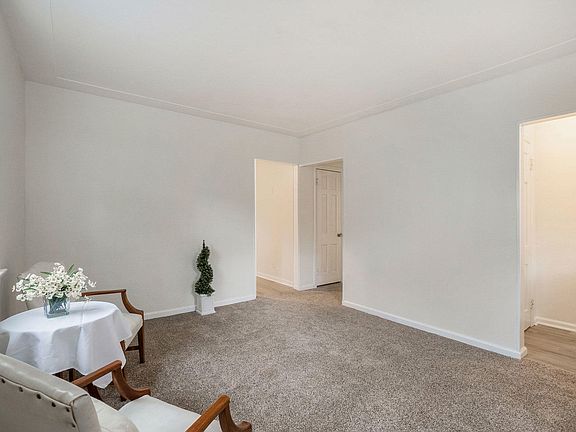 3rd image of 437 Cornell Dr
