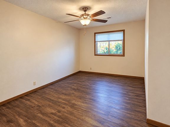 4th image of 1102 Heeler Ave APT D
