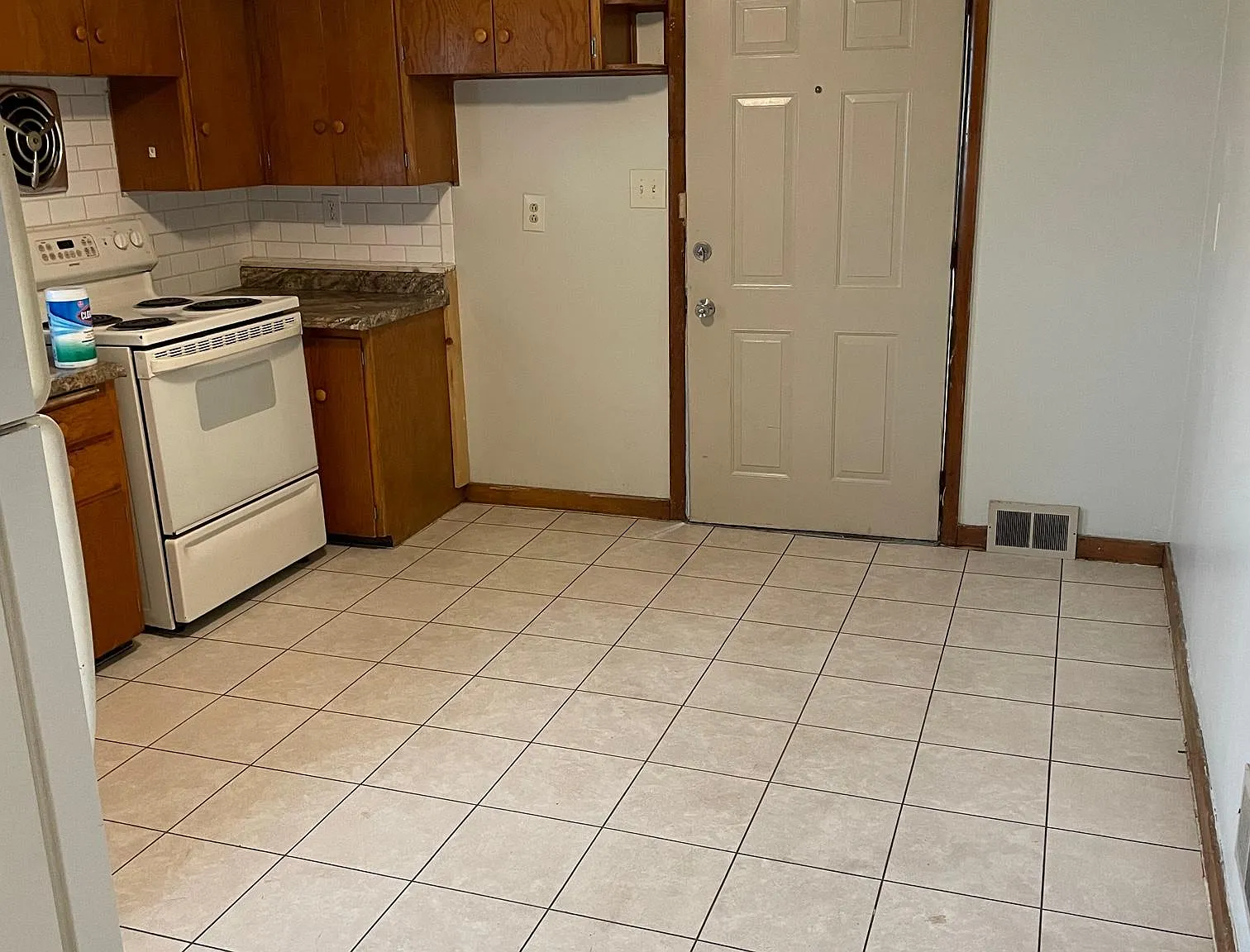 295 N Locust Point Rd — Photo 3