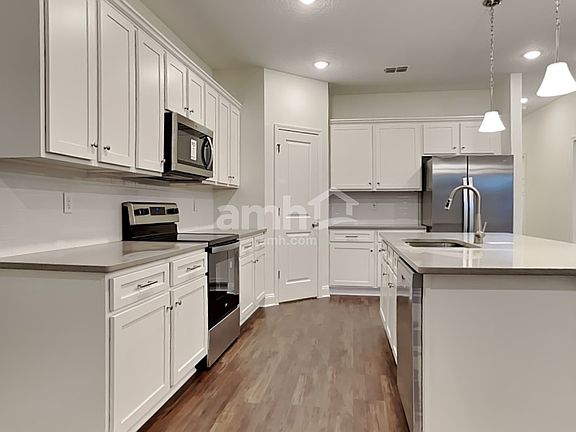 3rd image of 138 Elcano Ln