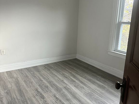 5th image of 34 Hennepin St #1