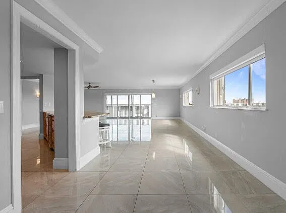 3 bed, 2156 sqft, $4,000 — Photo 3