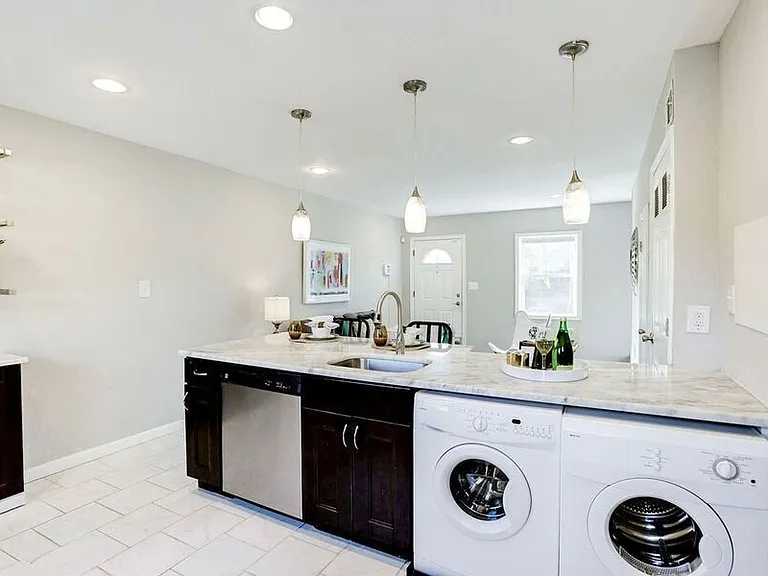 150 35th St NE — Photo 10