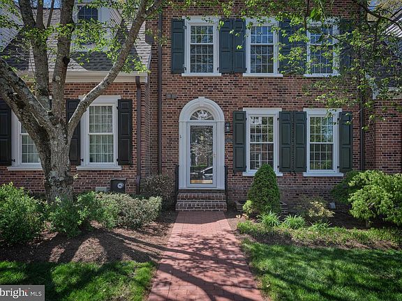 3rd image of 45 Sentinel Rd #130