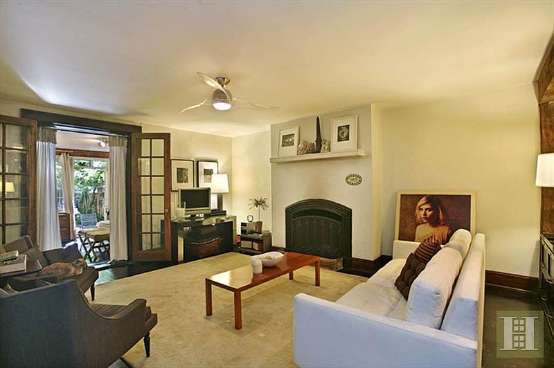 2nd image of 130 W 11th St APT 1R