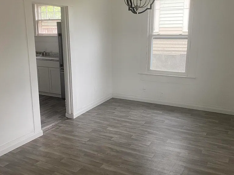 717 Temple Ave — Photo 10