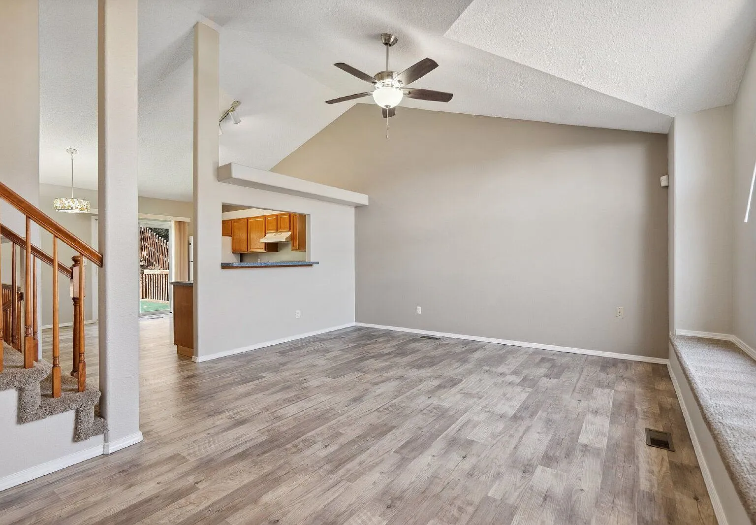 3 bed, 2.0 bath, 2105 sqft, $2,200 — Photo 4