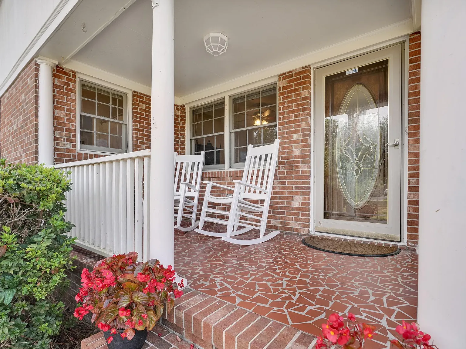 4 bed, 1903 sqft, $3,500 — Photo 3