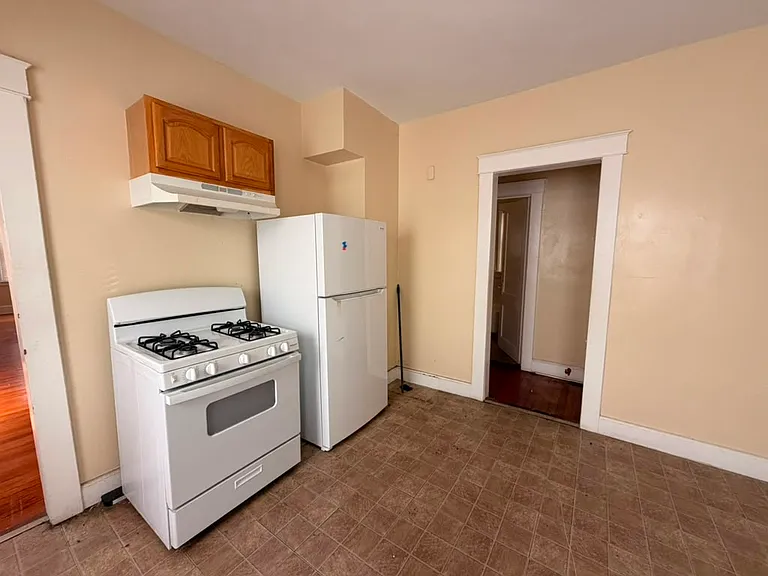 107 Sheffield Ave #1B — Photo 1