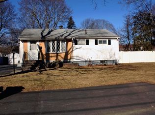 26 Newbridge Ave, Burlington, MA 01803