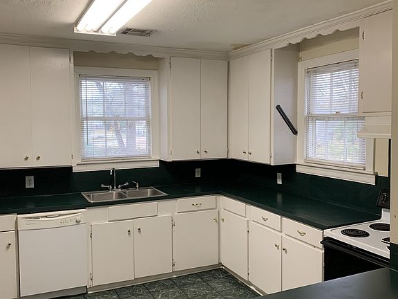 3rd image of 1712 Moss St
